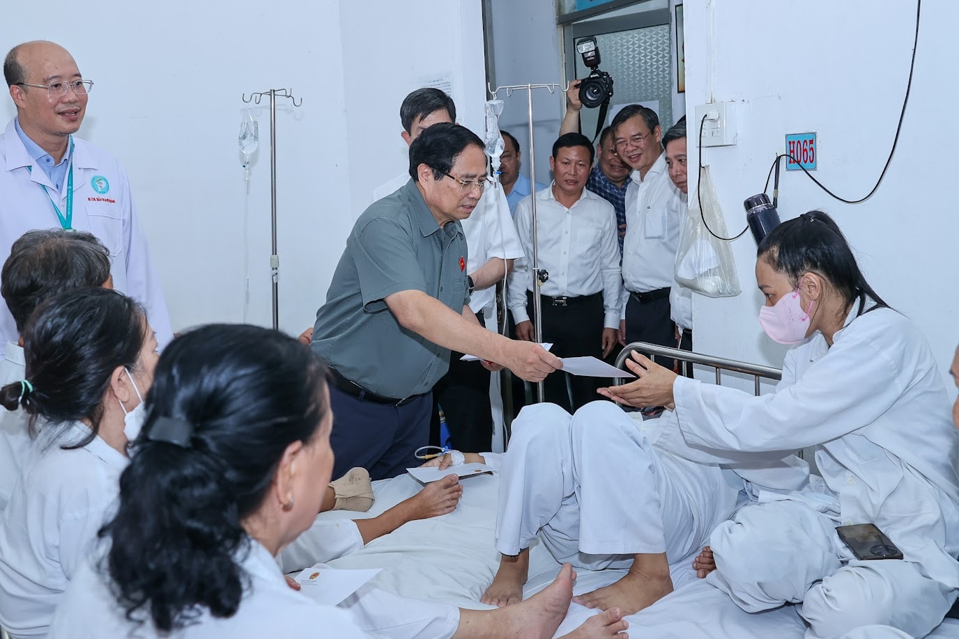 Thủ tướng: Chậm nhất cuối năm 2026 phải xong dự án Bệnh viện Ung bướu Cần Thơ- Ảnh 3.