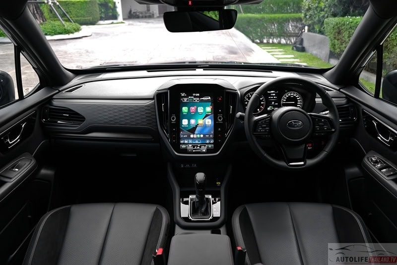 Thiết kế khoang lái Subaru Forester 2025 - Ảnh: Autolife