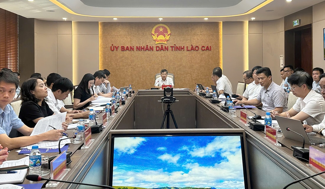 Buổi làm việc giữa UBND tỉnh Lào Cai với EVNNPT bàn giải pháp tháo gỡ những vướng mắc trong đầu tư xây dựng để đẩy nhanh tiến độ các dự án lưới điện truyền tải trọng điểm trên địa bàn