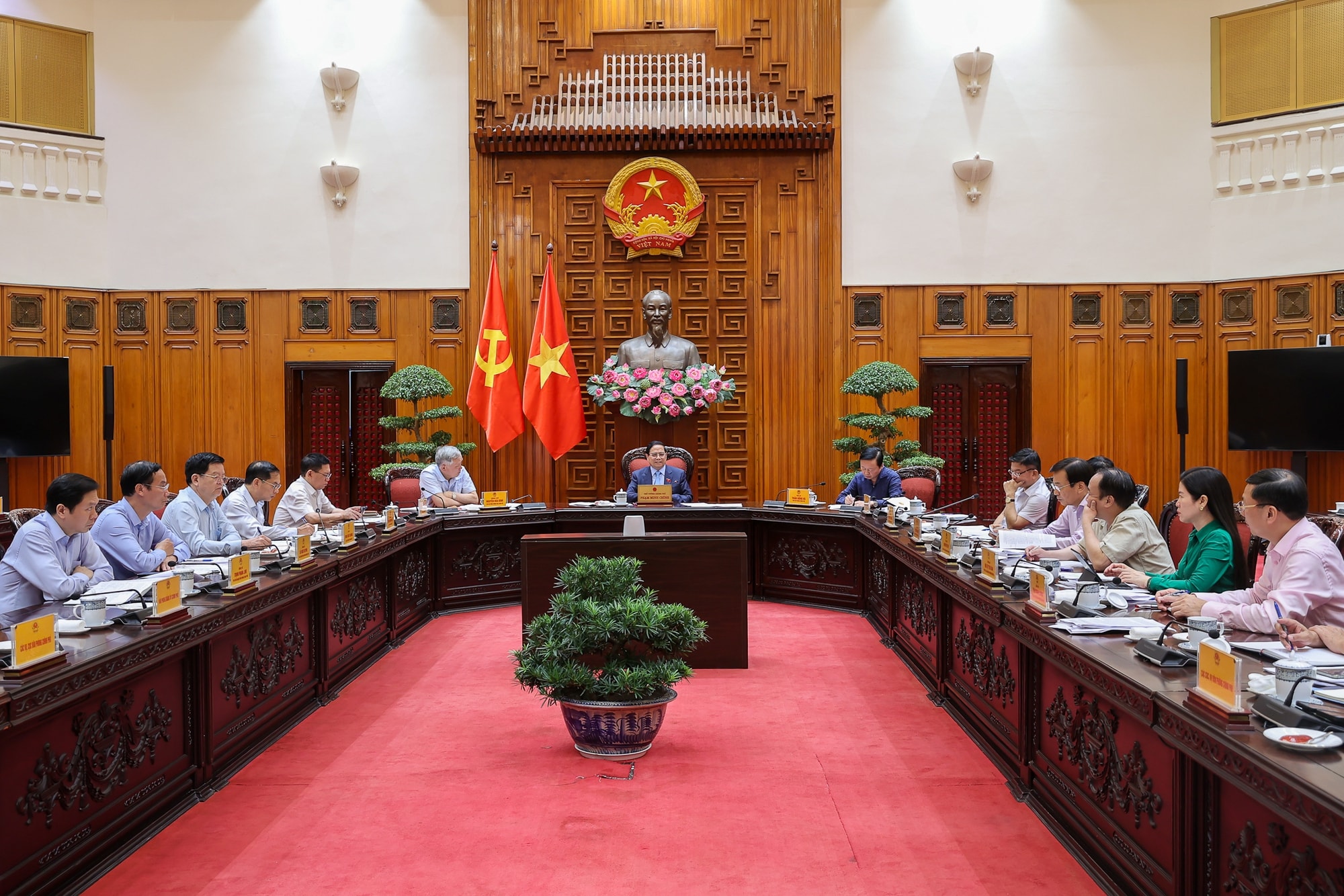 Thủ tướng: Rà soát, hoàn thành các công việc tới cuối năm theo thứ tự ưu tiên- Ảnh 1. Thủ tướng: Rà soát, hoàn thành các công việc tới cuối năm theo thứ tự ưu tiên- Ảnh 1.