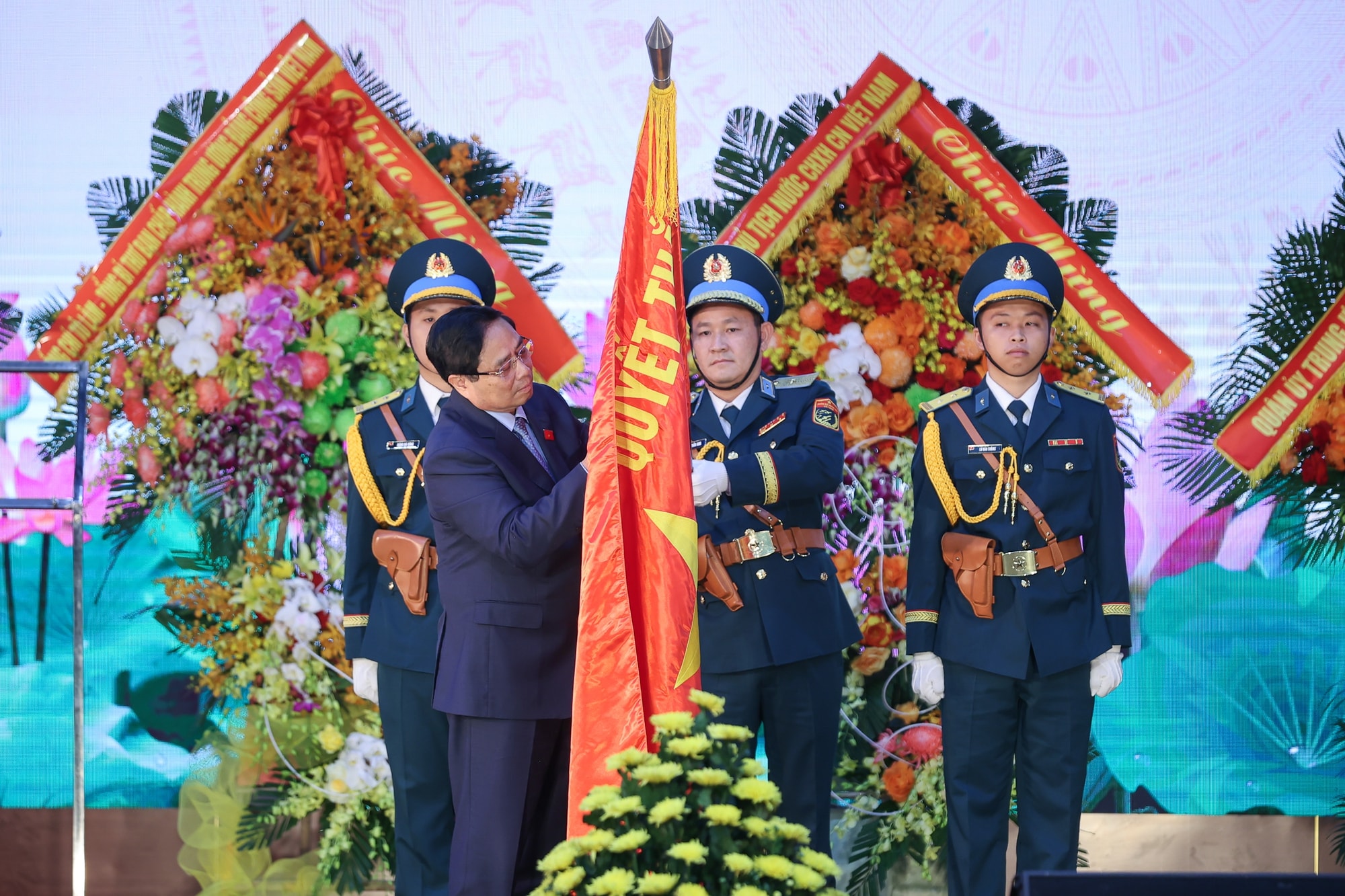 'Bầu trời Tổ quốc không bị xâm phạm' – mệnh lệnh danh dự của Quân chủng Phòng không - Không quân - ảnh 3 Hình ảnh: 'Bầu trời Tổ quốc không bị xâm phạm' – mệnh lệnh danh dự của Quân chủng Phòng không - Không quân số 3