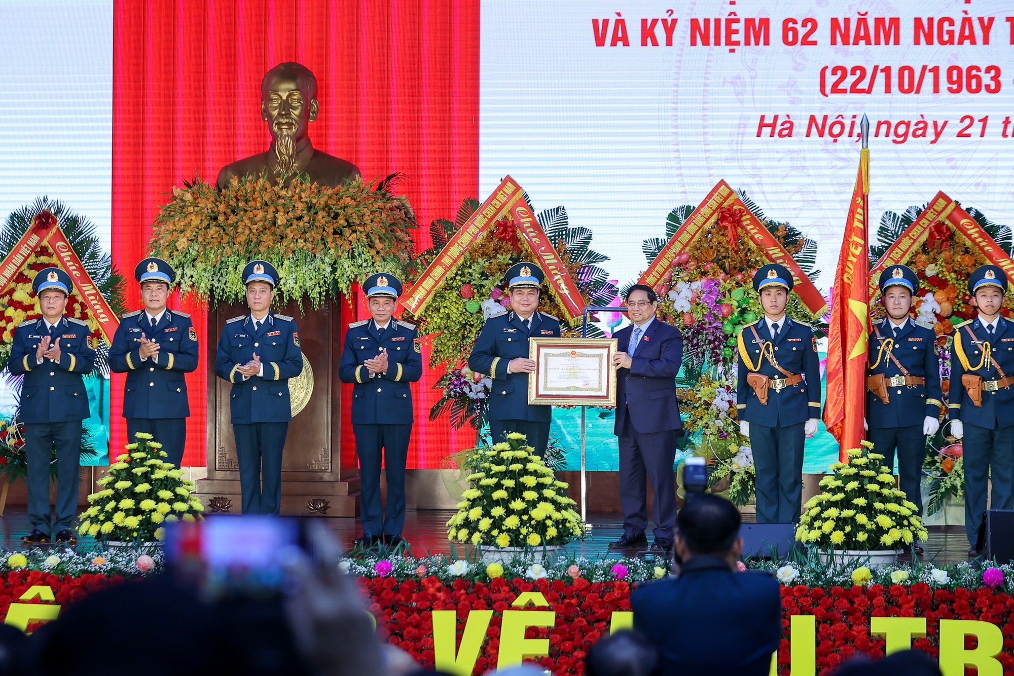 'Bầu trời Tổ quốc không bị xâm phạm' – mệnh lệnh danh dự của Quân chủng Phòng không - Không quân - ảnh 4 Hình ảnh: 'Bầu trời Tổ quốc không bị xâm phạm' – mệnh lệnh danh dự của Quân chủng Phòng không - Không quân số 4