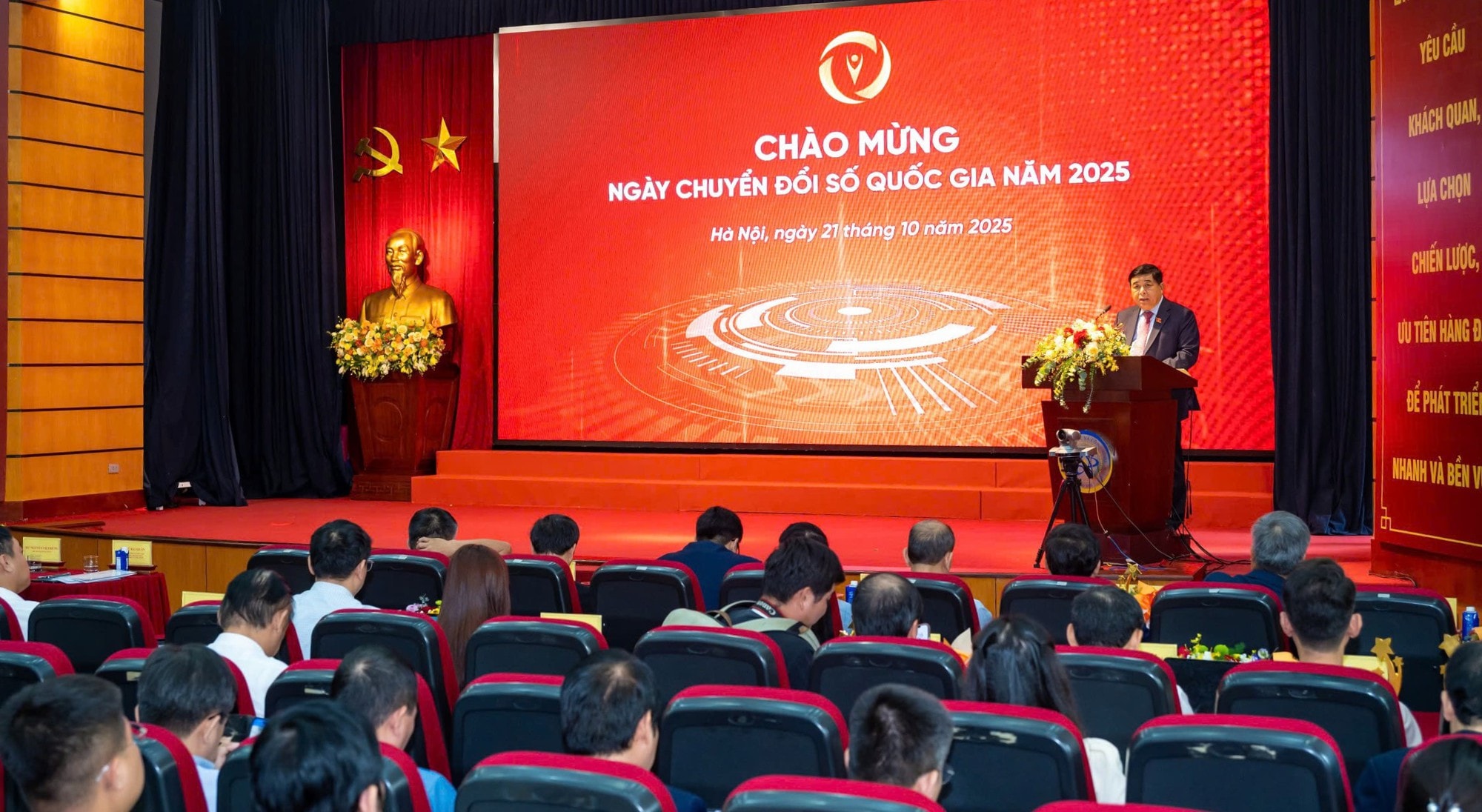 Phó Thủ tướng Nguyễn Chí Dũng: Chuyển đổi số - lựa chọn chiến lược, 'mệnh lệnh' phát triển của thời đại- Ảnh 2. Phó Thủ tướng Nguyễn Chí Dũng: Chuyển đổi số - lựa chọn chiến lược, 'mệnh lệnh' phát triển của thời đại- Ảnh 2.