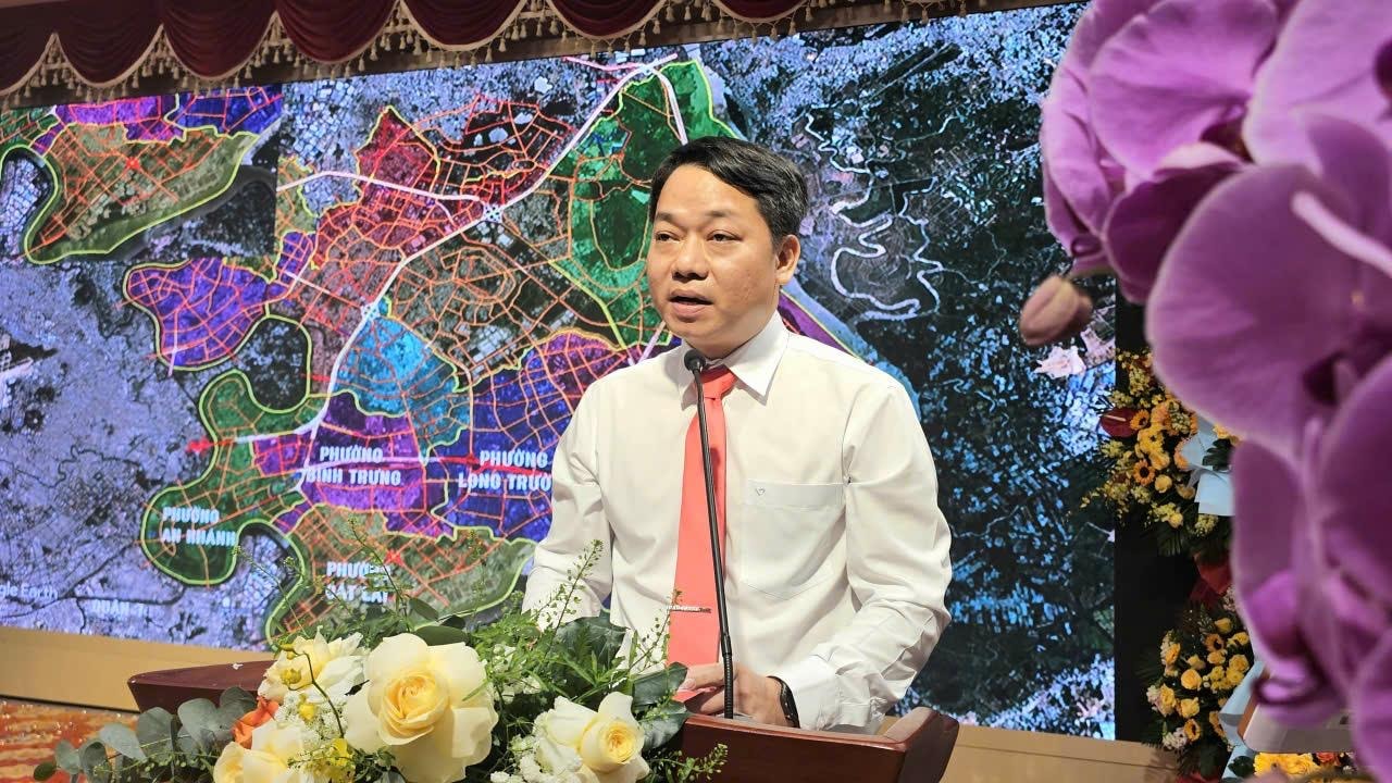 Ông Phạm Văn Lành, Phó Chủ tịch UBND phường Cát Lái phát biểu tại chương trình.