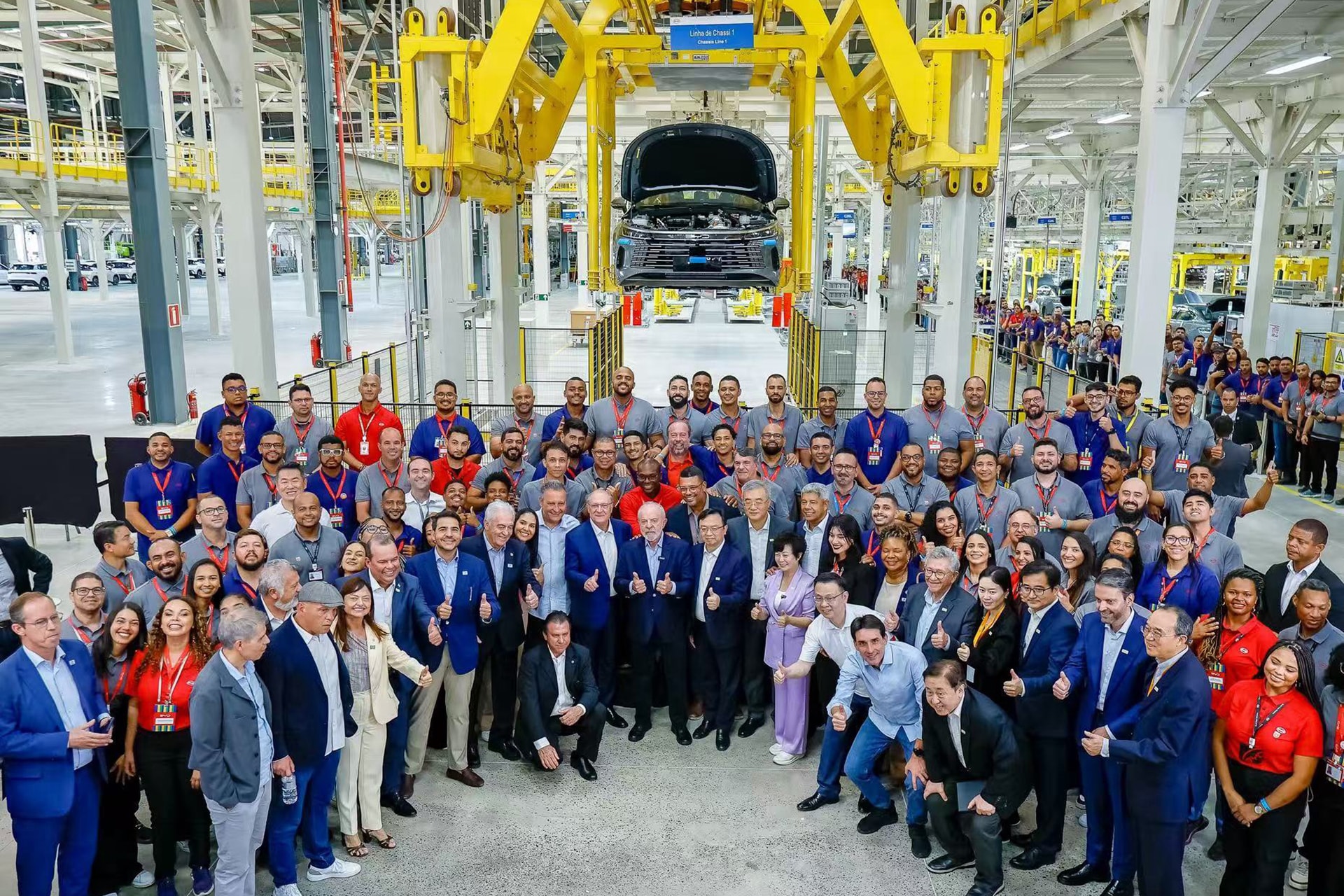 Chiếc xe Song Pro xuất xưởng tại nhà máy BYD Brazil - Ảnh: BYD