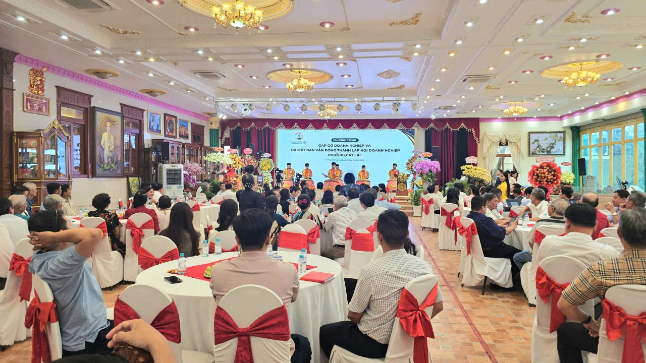 Quang cảnh chương trình Gặp gỡ doanh nghiệp và ra mắt Ban vận động thành lập Hội Doanh nghiệp phường Cát Lái.