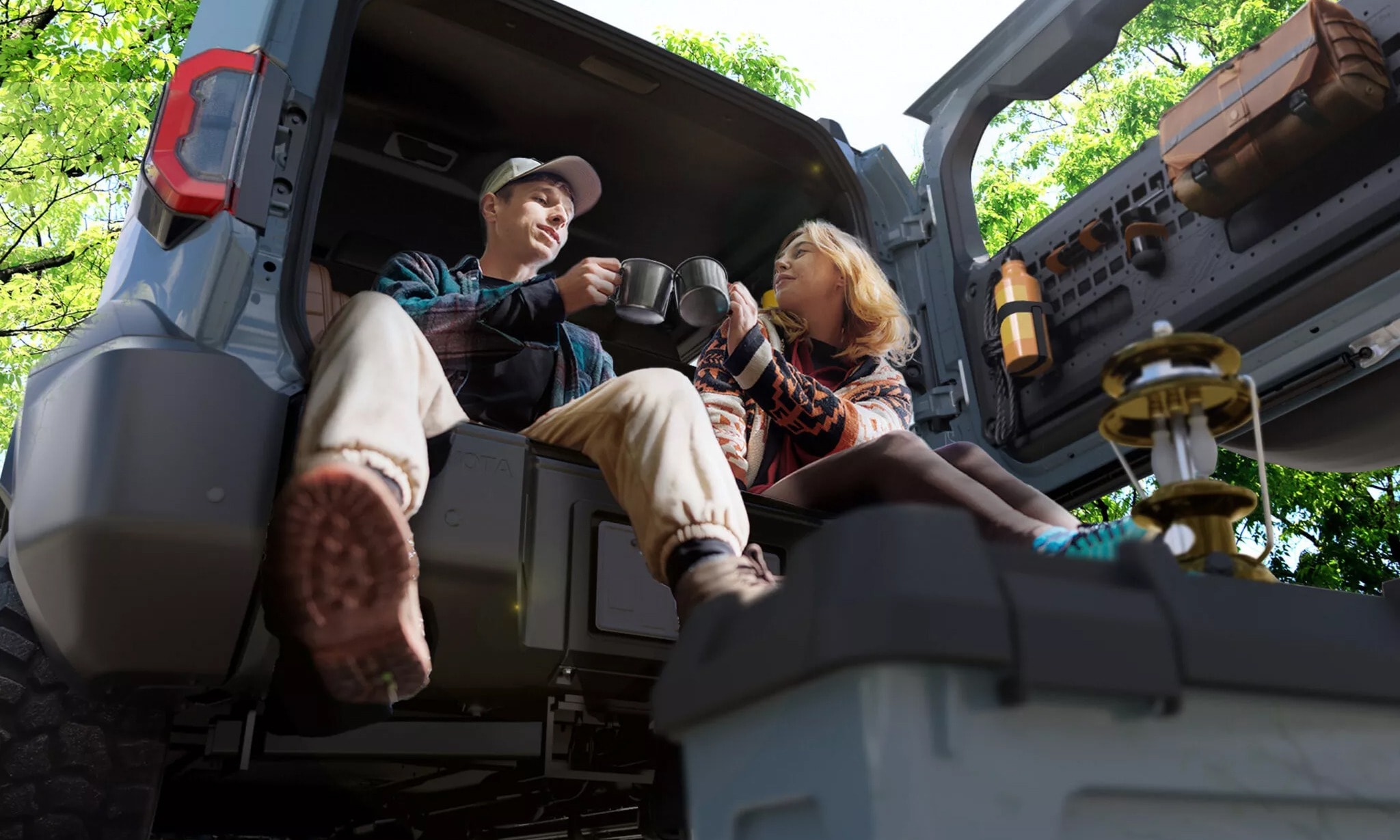 Ngoài khả năng off-road, mẫu xe còn phù hợp với nhu cầu cắm trại của người tiêu dùng - Ảnh: Toyota