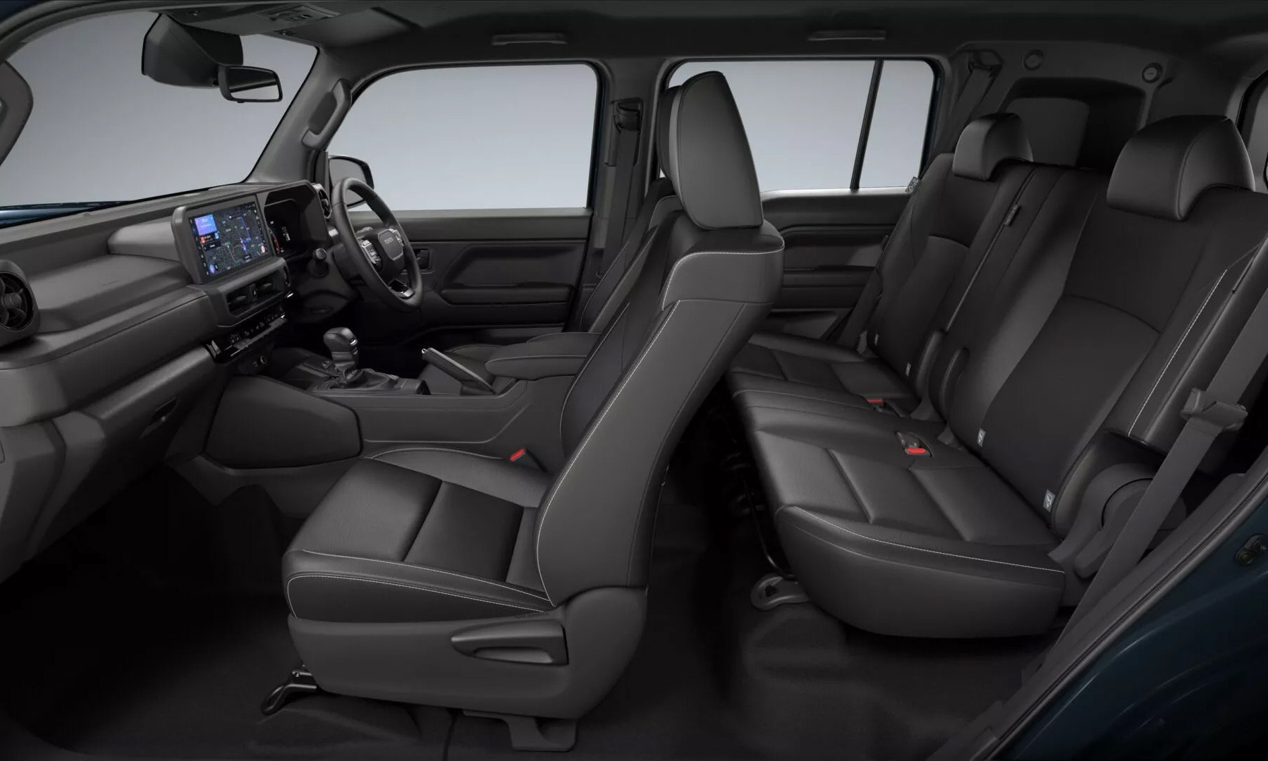 Không gian của 2 hàng ghế - Ảnh: Toyota