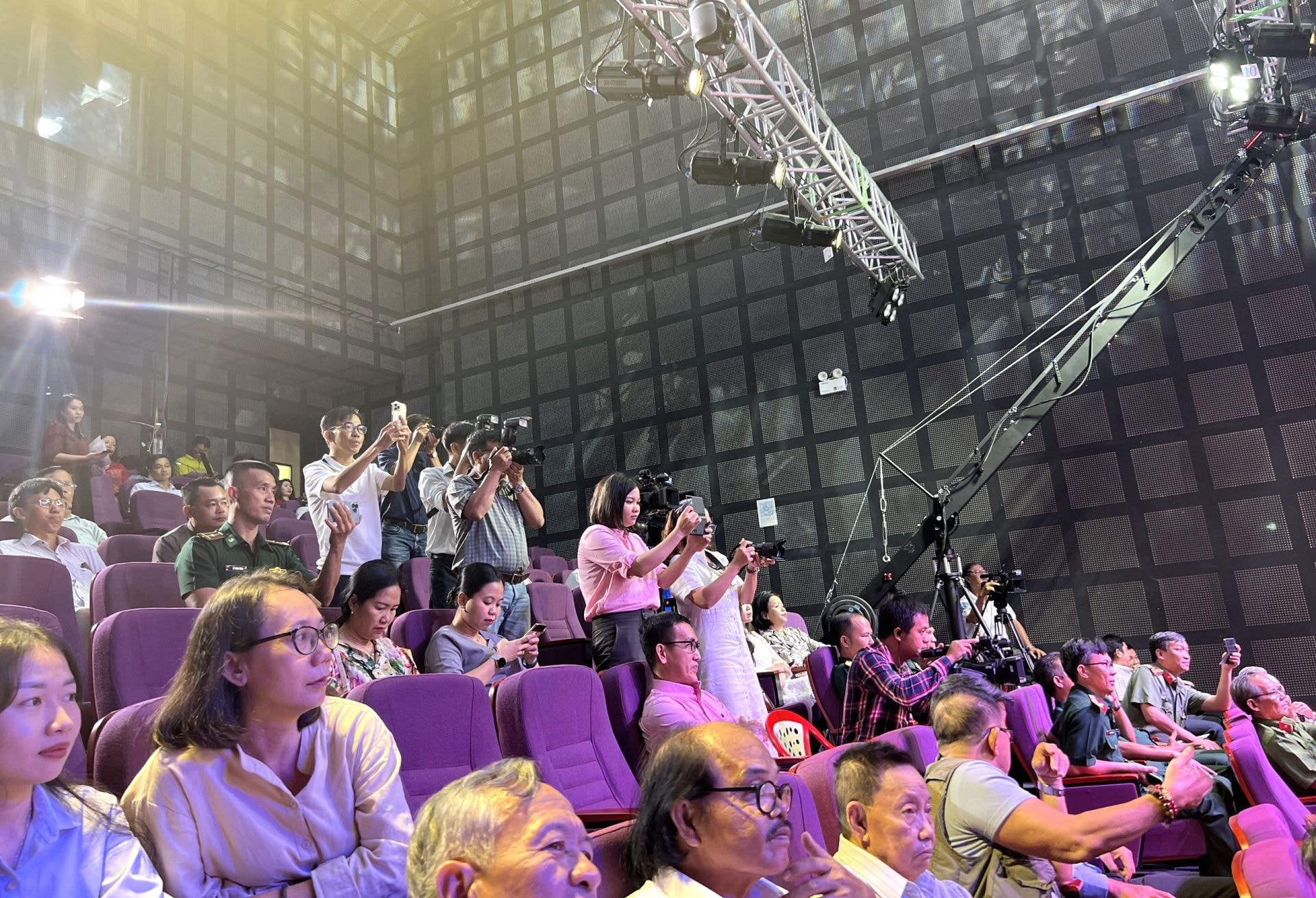 Phóng viên Báo Đài PTTH Tây Ninh tác nghiệp