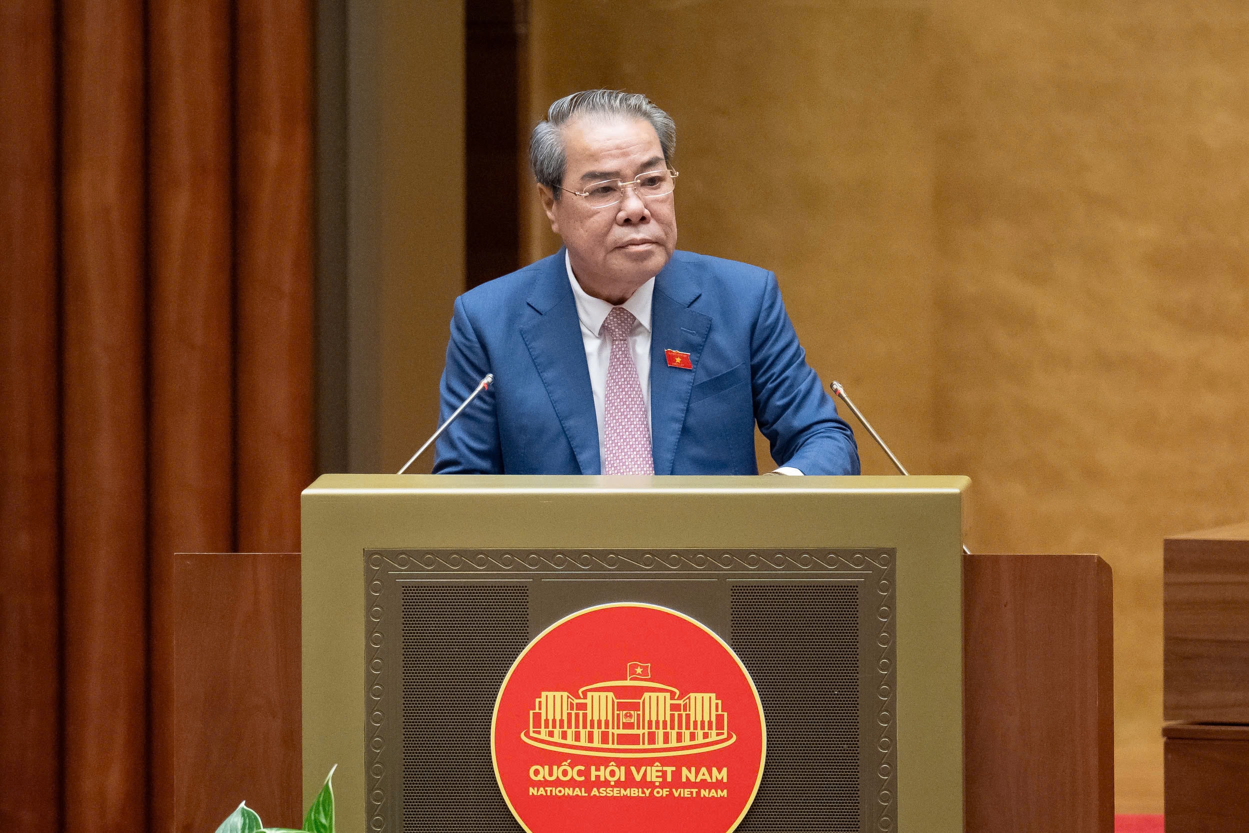 Chủ nhiệm Ủy ban Dân nguyện và Giám sát Dương Thanh Bình trình bày Báo cáo tóm tắt Giải trình, tiếp thu, chỉnh lý dự thảo Luật