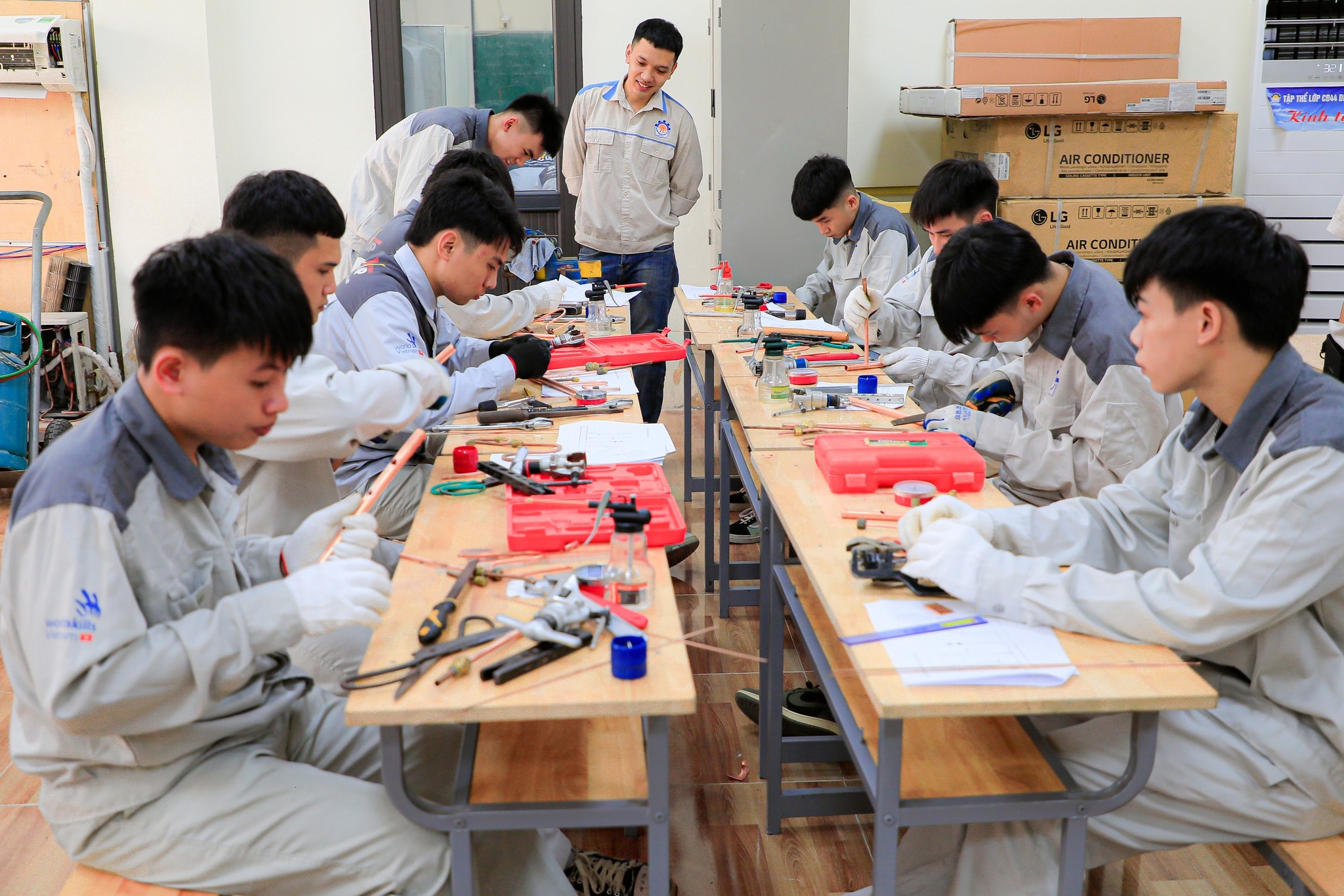Bộ GD&ĐT: 'Không thể sáp nhập trường nghề cứng nhắc, Hà Nội và TP HCM phải là ngoại lệ' - ảnh 1 Hình ảnh: Bộ GD&ĐT: 'Không thể sáp nhập trường nghề cứng nhắc, Hà Nội và TP HCM phải là ngoại lệ' số 1