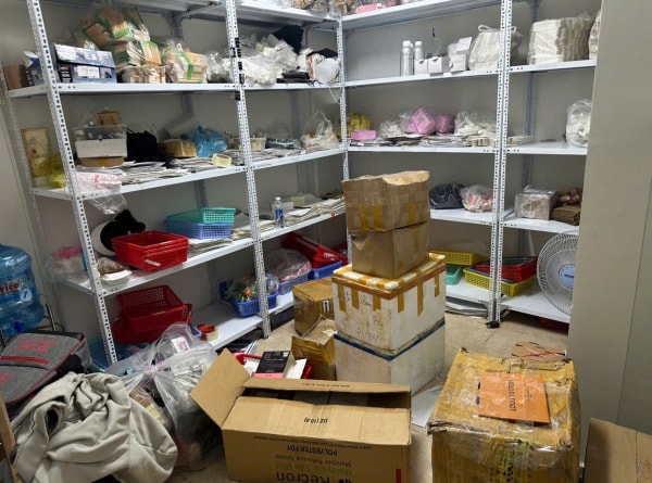 Triệt phá đường dây sản xuất, buôn bán hàng chục ngàn chai nước hoa giả các thương hiệu nổi tiếng -1