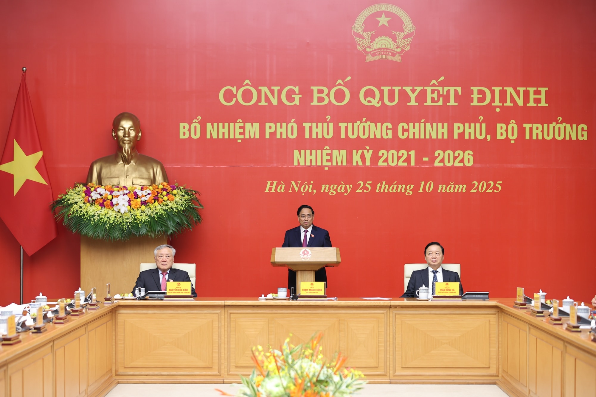 Thủ tướng Phạm Minh Chính trao quyết định bổ nhiệm và giao nhiệm vụ cho 2 Phó Thủ tướng, 3 Bộ trưởng- Ảnh 2.