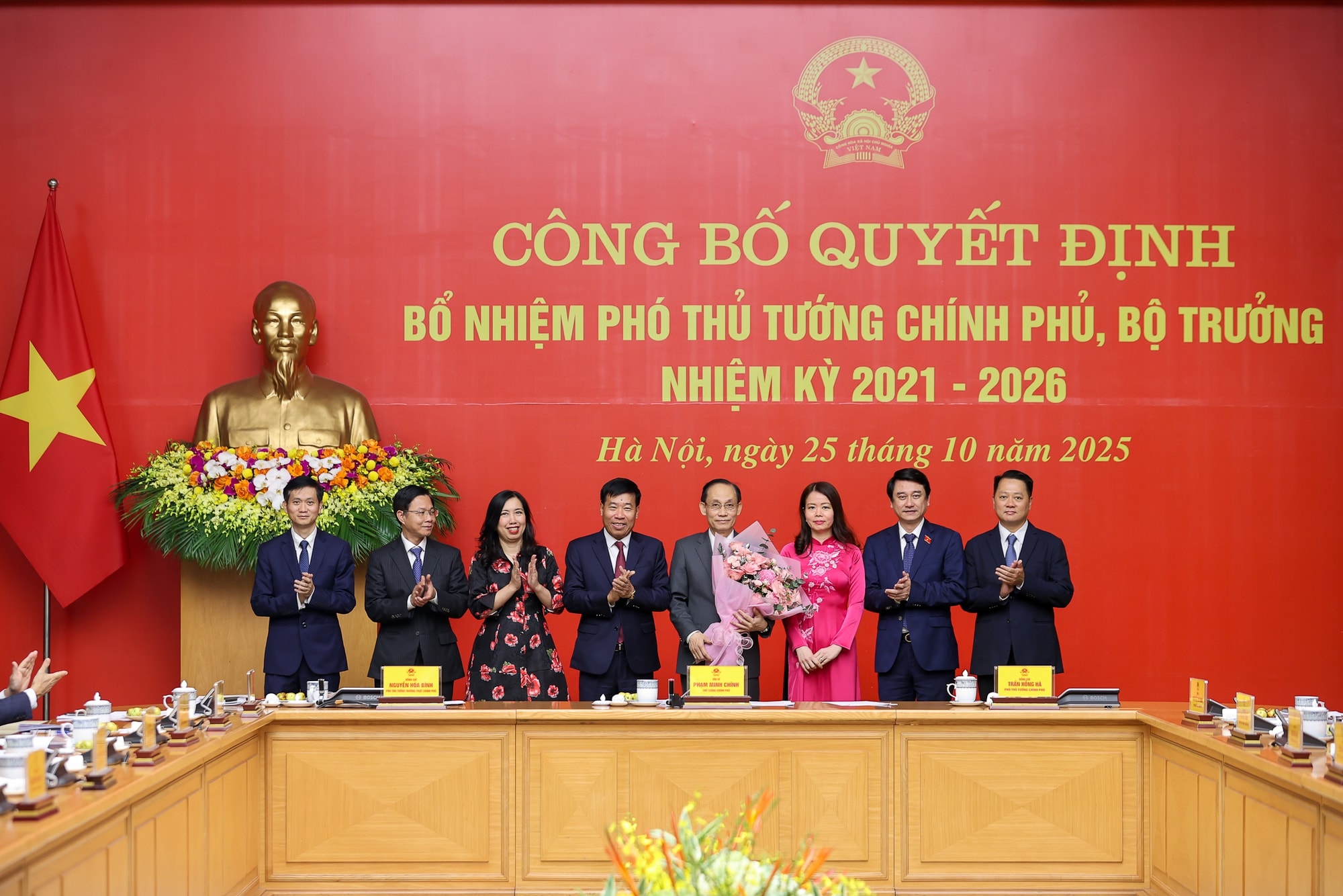 Thủ tướng Phạm Minh Chính trao quyết định bổ nhiệm và giao nhiệm vụ cho 2 Phó Thủ tướng, 3 Bộ trưởng- Ảnh 11.