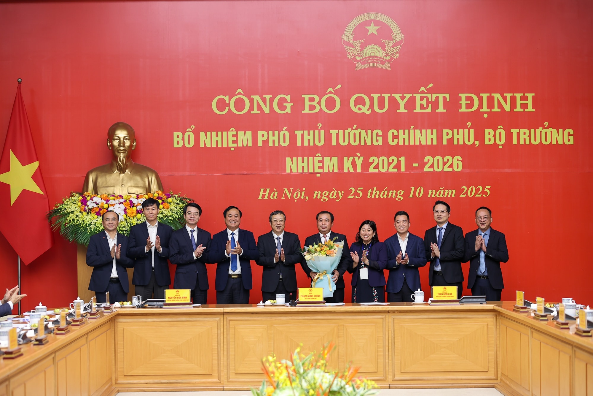 Thủ tướng Phạm Minh Chính trao quyết định bổ nhiệm và giao nhiệm vụ cho 2 Phó Thủ tướng, 3 Bộ trưởng- Ảnh 12.