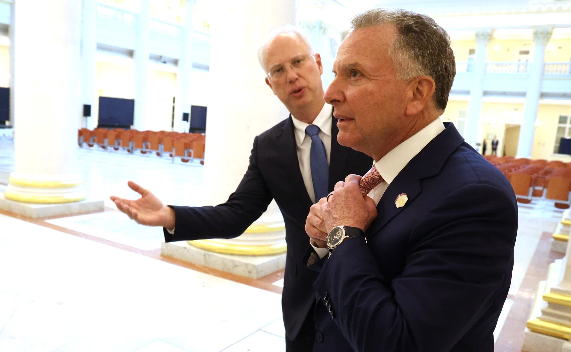 Ông Dmitriev gặp đặc phái viên của ông Trump, Steve Witkoff tại St. Petersburg hồi tháng 4/2025. Ảnh: Điện Kremlin