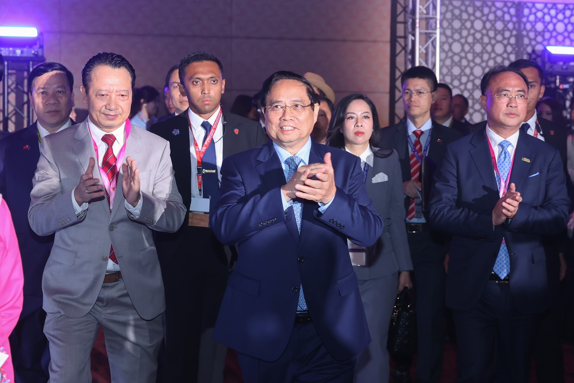 Thủ tướng: ASEAN là một gia đình, mỗi quốc gia mạnh lên là cả khối mạnh lên- Ảnh 1. Thủ tướng: ASEAN là một gia đình, mỗi quốc gia mạnh lên là cả khối mạnh lên- Ảnh 1.