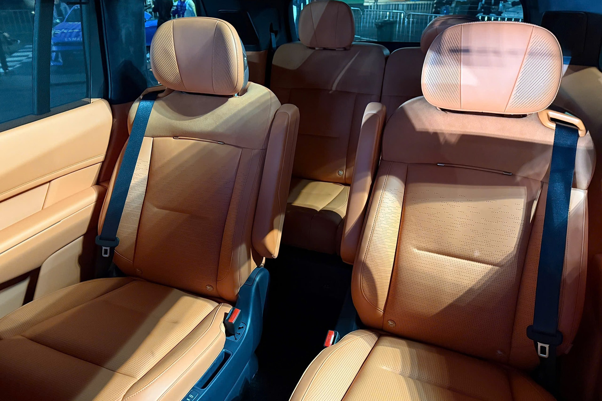 Lynk & Co 900 có cấu hình 6 chỗ ngồi riêng biệt - Ảnh: Autodaily