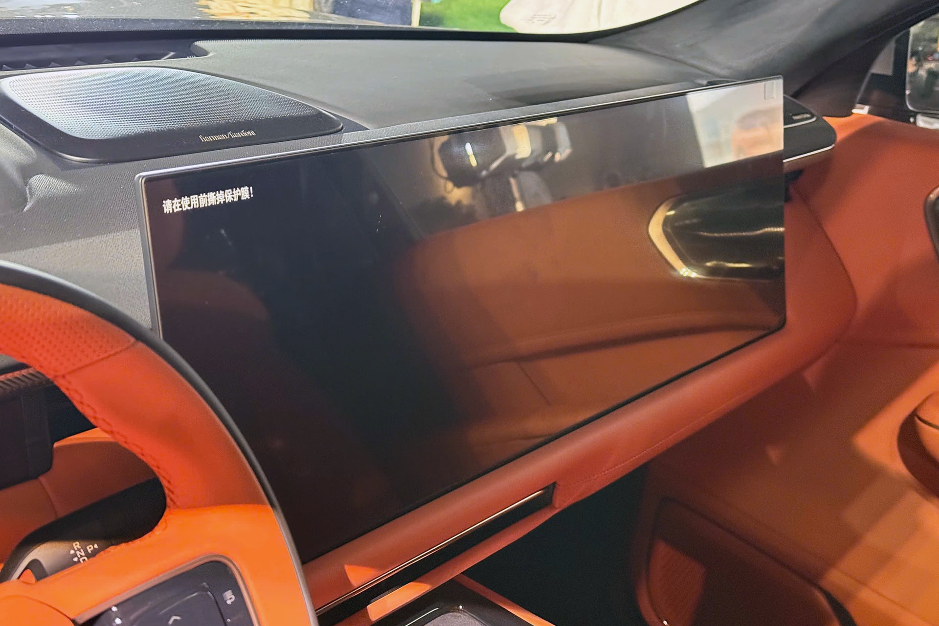 Màn hình siêu rộng của Lynk & Co 900 - Ảnh: Autodaily