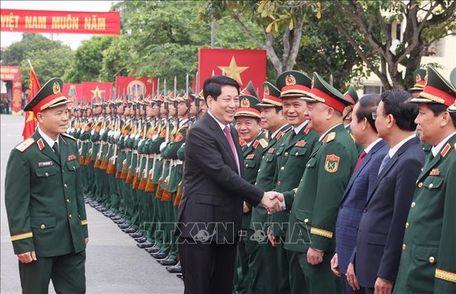 Chủ tịch nước Lương Cường dự Lễ kỷ niệm 80 năm Ngày truyền thống Quân khu 3 - ảnh 1 Hình ảnh: Chủ tịch nước Lương Cường dự Lễ kỷ niệm 80 năm Ngày truyền thống Quân khu 3 số 1