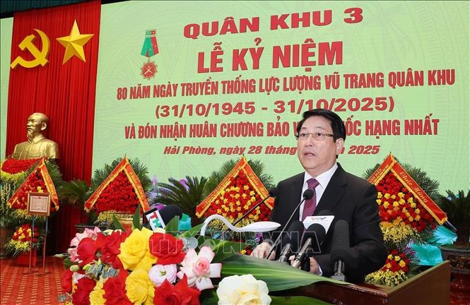 Chủ tịch nước Lương Cường dự Lễ kỷ niệm 80 năm Ngày truyền thống Quân khu 3 - ảnh 2 Hình ảnh: Chủ tịch nước Lương Cường dự Lễ kỷ niệm 80 năm Ngày truyền thống Quân khu 3 số 2