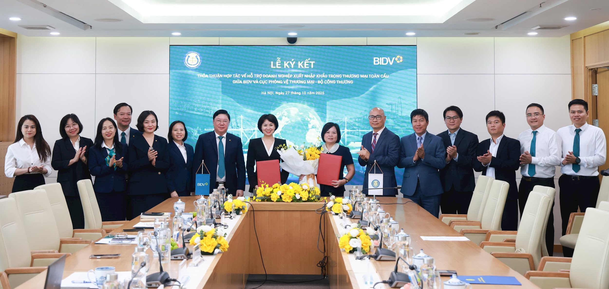 Đại diện BIDV và Cục Phòng vệ thương mại ký kết thỏa thuận hợp tác - Copy