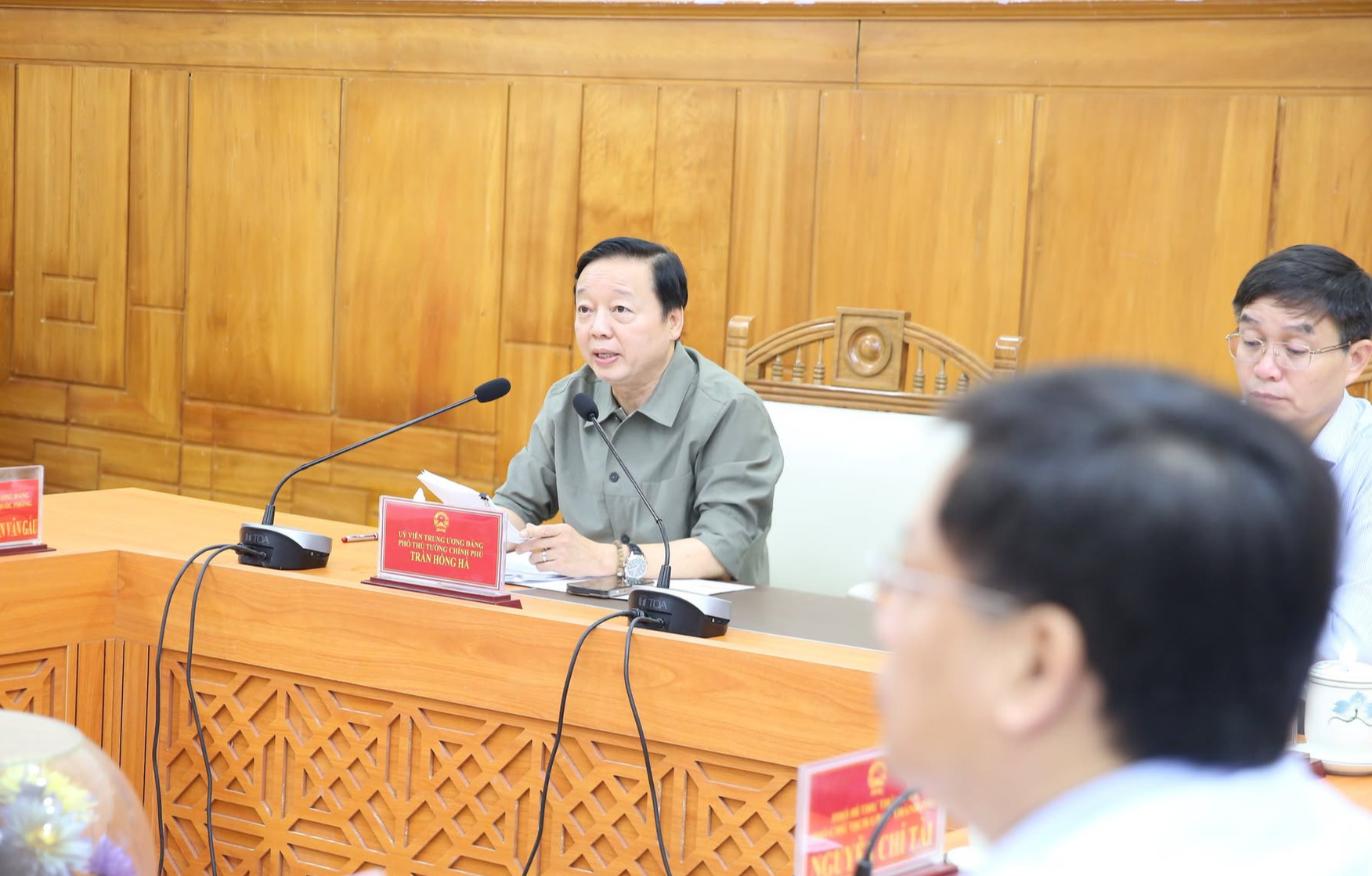 Thủ tướng: Bằng mọi biện pháp phải tiếp tế cho người dân tại những nơi bị cô lập do mưa lũ miền Trung- Ảnh 5.