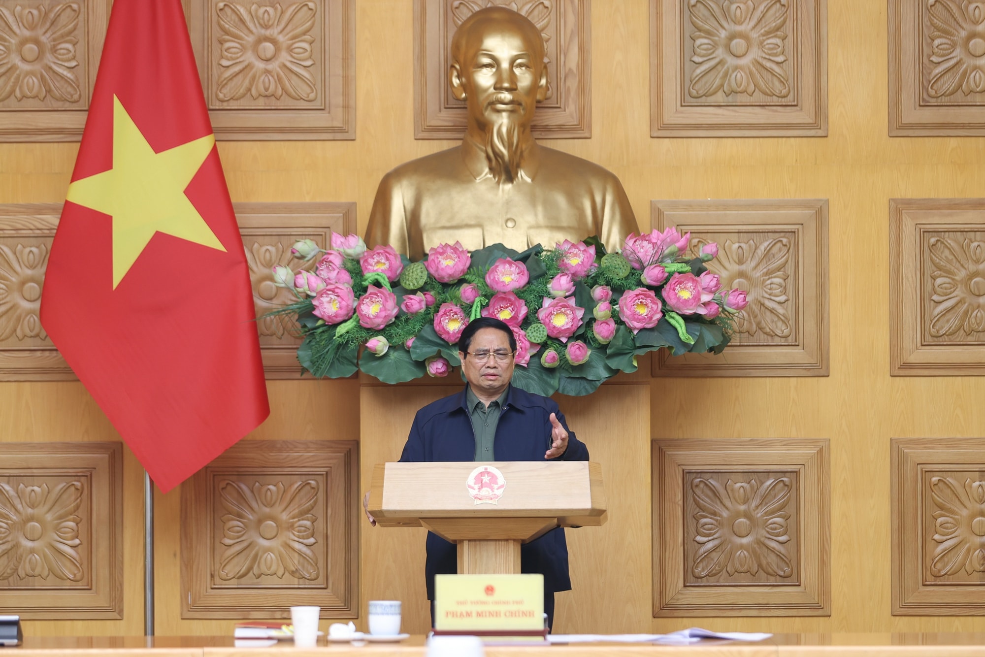 Thủ tướng: Bằng mọi biện pháp phải tiếp tế cho người dân tại những nơi bị cô lập do mưa lũ miền Trung- Ảnh 3.