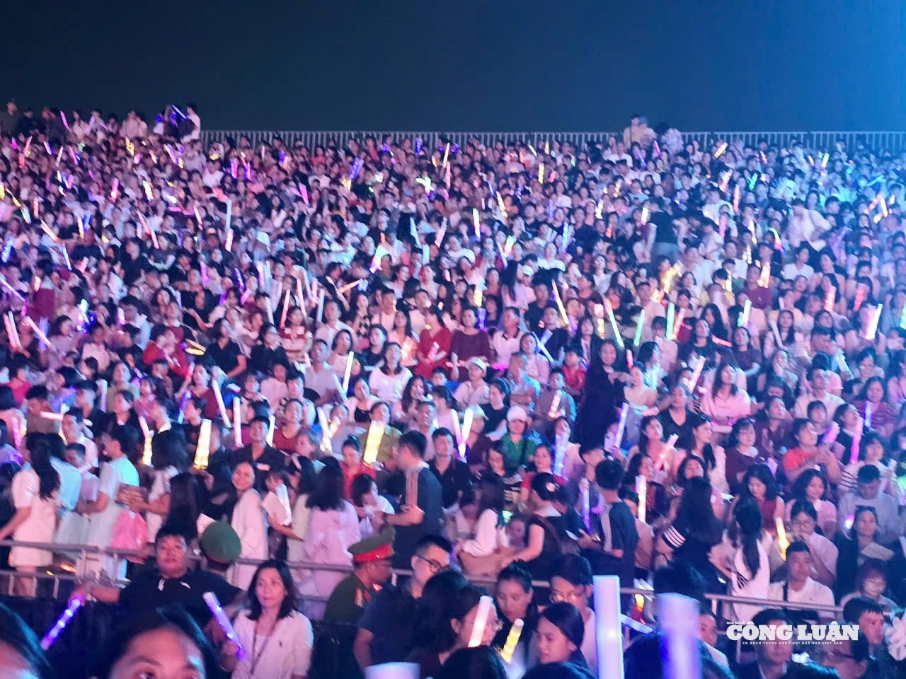 anh-4-ha-long-concert-2025.jpg