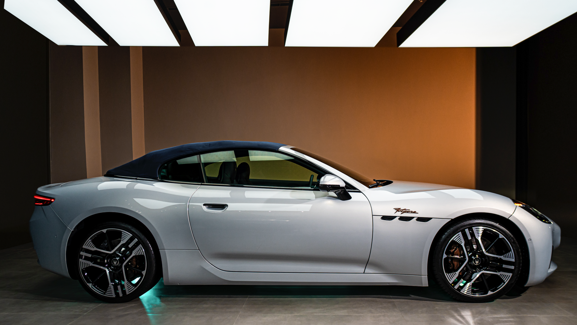 Mẫu xe thể thao mui trần thuần điện Maserati GranCabrio Folgore giá hơn 13 tỷ đồng nhập khẩu từ châu Âu - Ảnh: ĐT