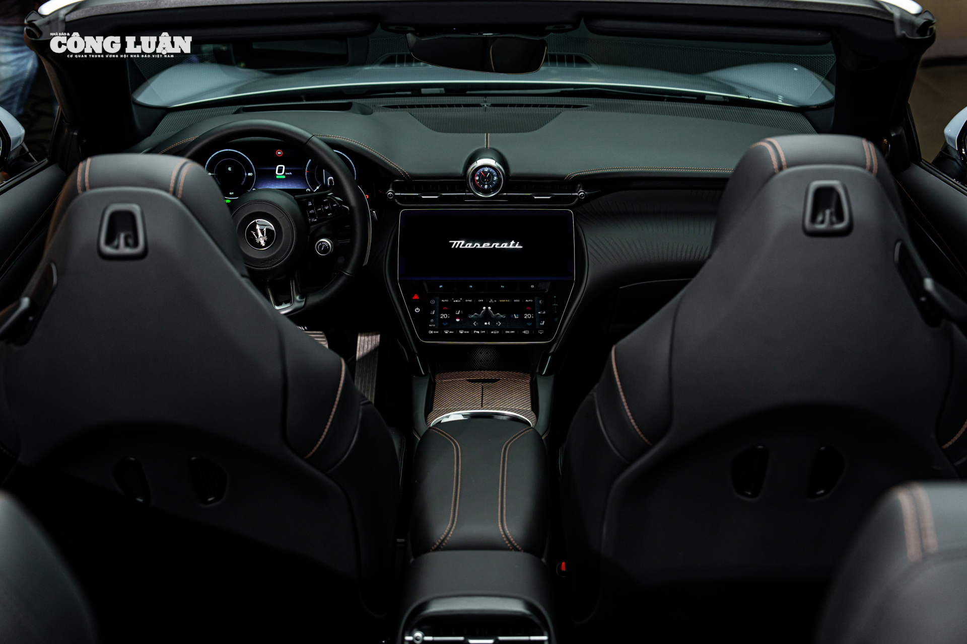 Không gian nội thất Maserati GranCabrio Folgore.