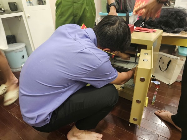 Khám xét nơi ở trong khu biệt thự của diễn viên Trương Ngọc Ánh -0