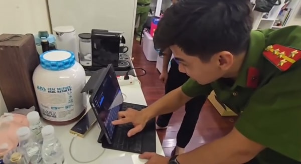 Khám xét nơi ở trong khu biệt thự của diễn viên Trương Ngọc Ánh -3