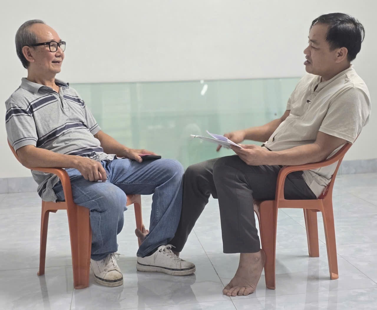 PV phỏng vấn ông Sơn.