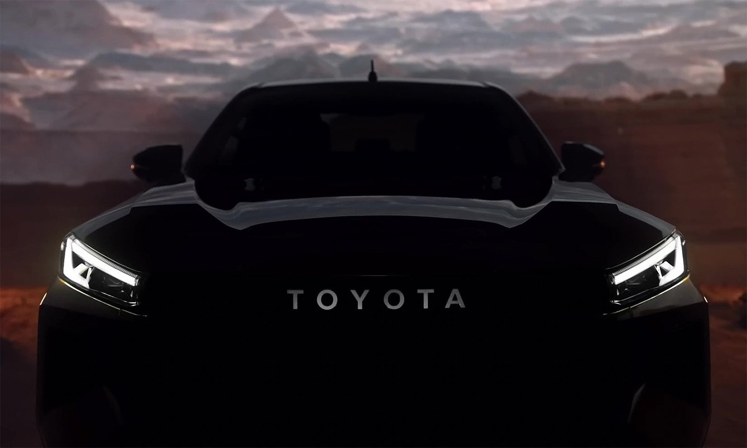 Phần đầu xe ấn tượng với đèn LED, dòng chữ