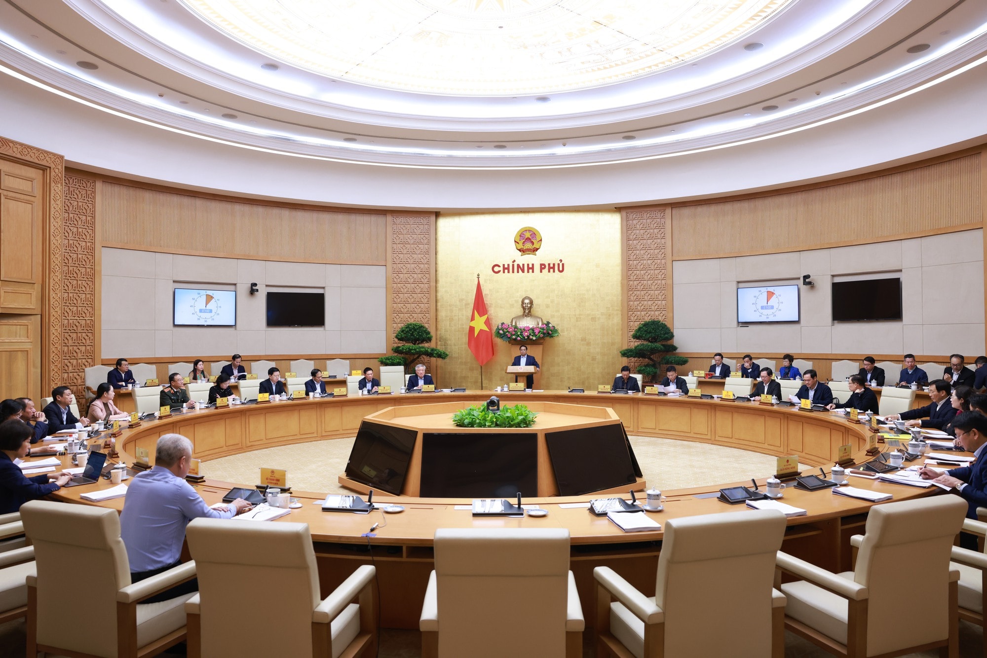 Thủ tướng: Chính sách với trung tâm tài chính phải bám sát thông lệ quốc tế nhưng cạnh tranh hơn- Ảnh 11. Thủ tướng: Chính sách với trung tâm tài chính phải bám sát thông lệ quốc tế nhưng cạnh tranh hơn- Ảnh 11.