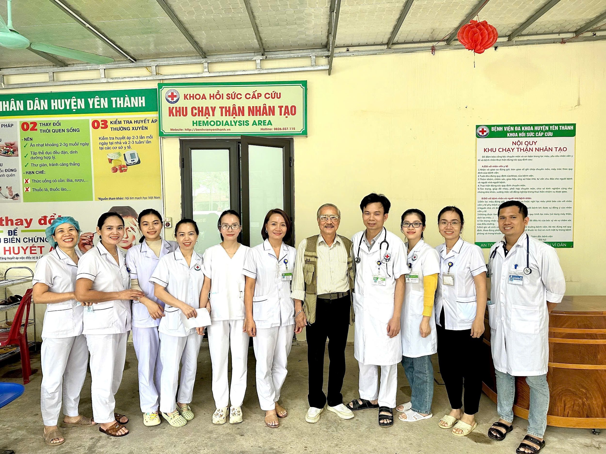 Niềm vui của các Y bác sĩ và người nhà bệnh nhân Đ.V.D