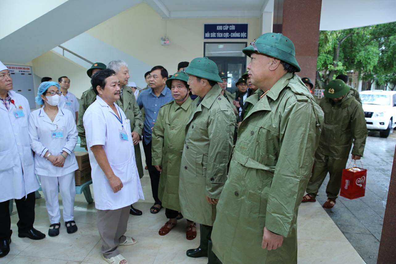 Phó Thủ tướng Trần Hồng Hà kiểm tra, rà soát công tác ứng phó ngay trước khi bão số 13 đổ bộ- Ảnh 6.