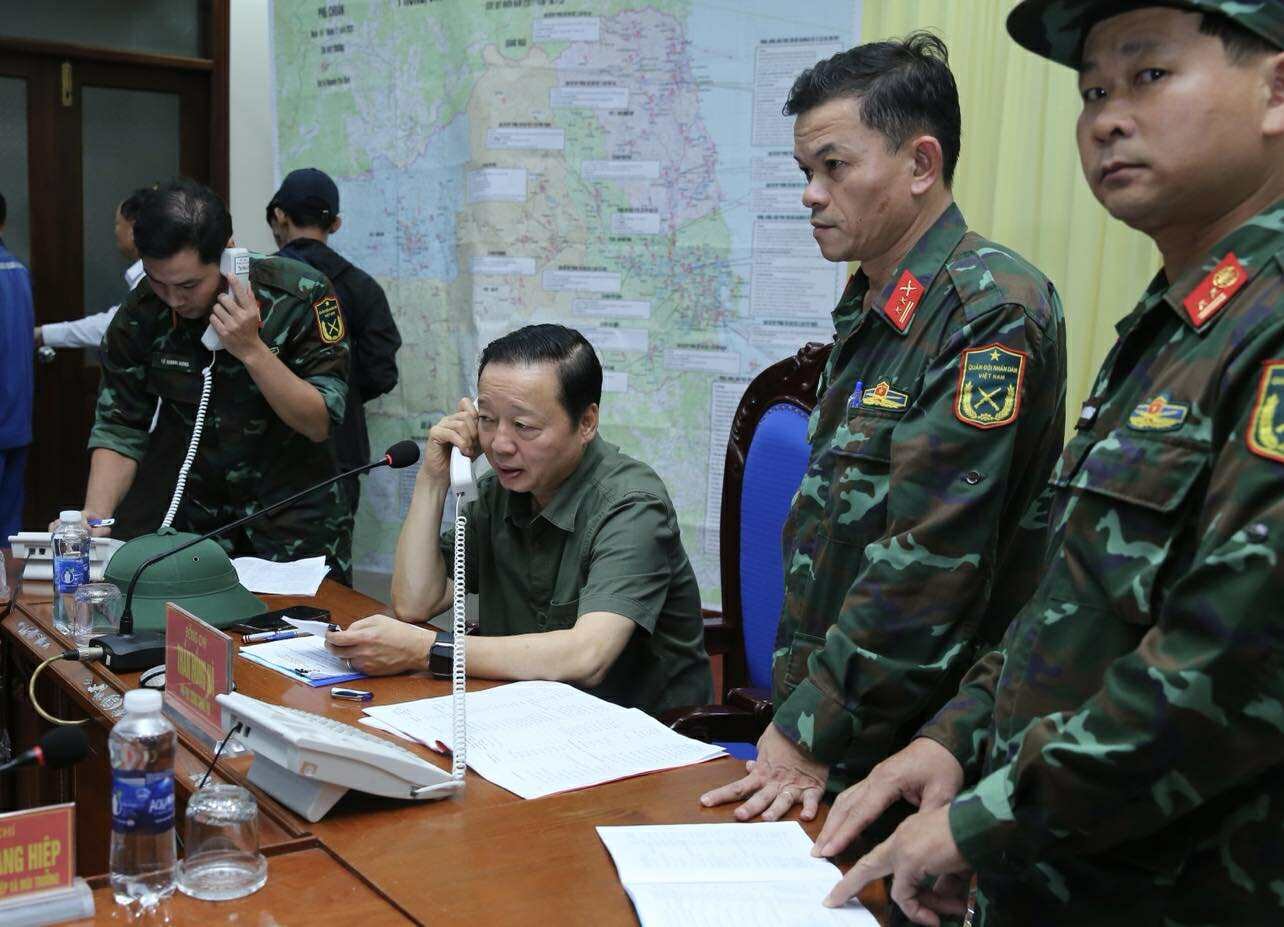 Phó Thủ tướng Trần Hồng Hà kiểm tra, rà soát công tác ứng phó ngay trước khi bão số 13 đổ bộ- Ảnh 9.