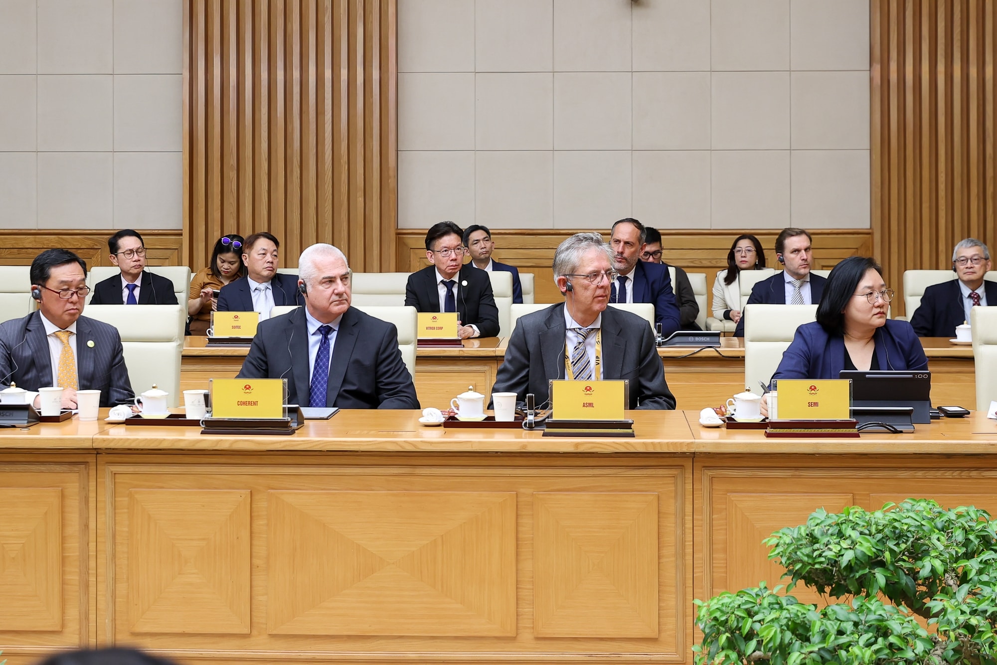 Thủ tướng: Việt Nam phấn đấu có nhà máy chip bán dẫn đầu tiên trong năm 2026- Ảnh 9.