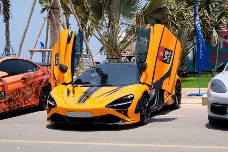 Chiếc xe McLaren 720S Spider.