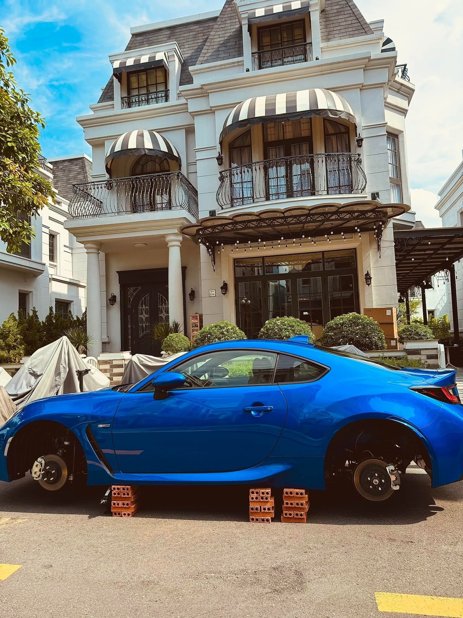 Chiếc xe Subaru BRZ.