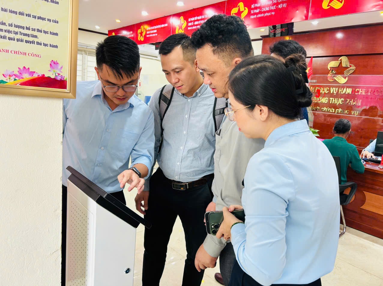 Chuyển đổi số từ cơ sở: Cao Bằng đưa dịch vụ công đến gần người dân- Ảnh 1.