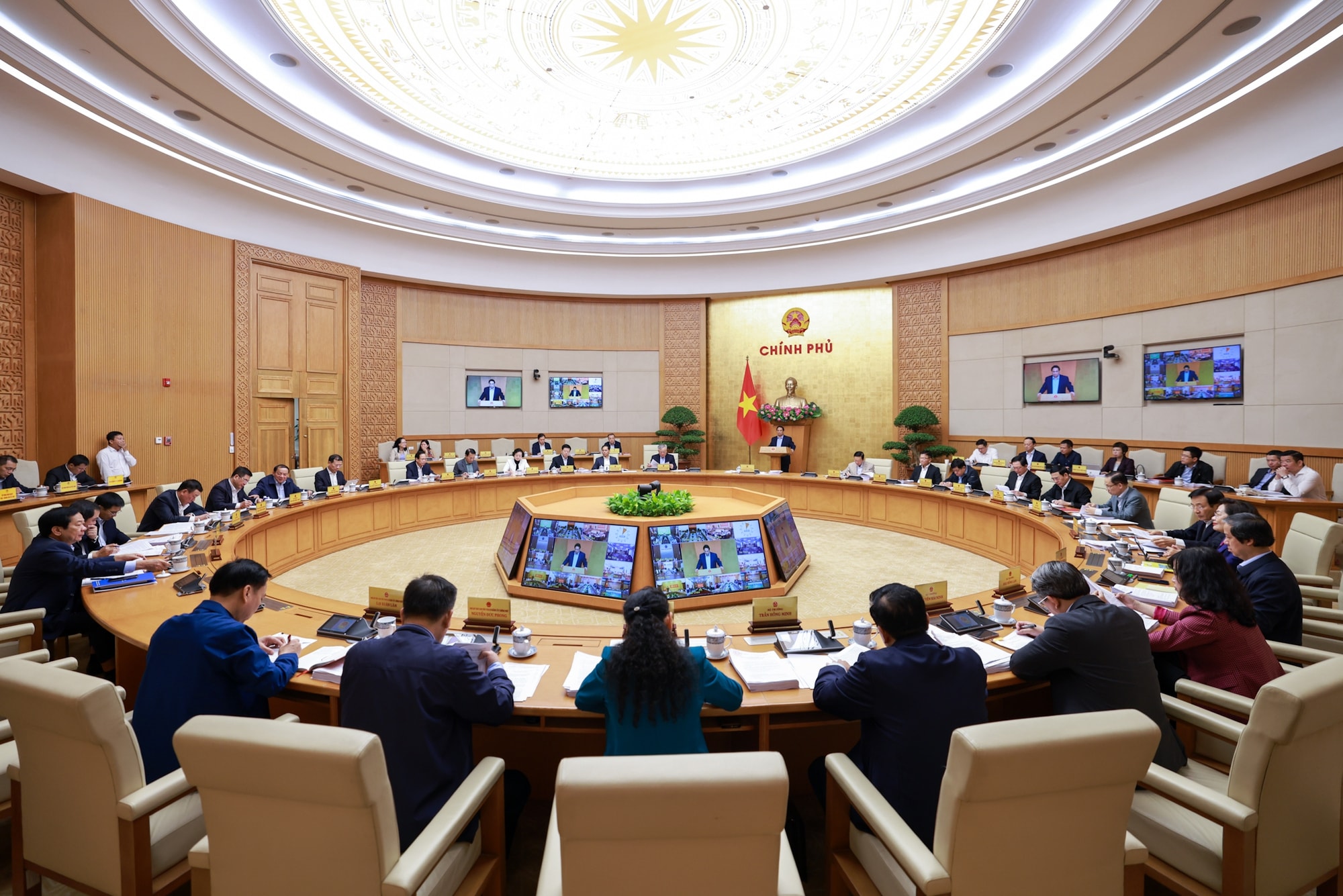 Thủ tướng: Tốc độ tăng GDP quý IV phải đạt trên 8,4%- Ảnh 12.