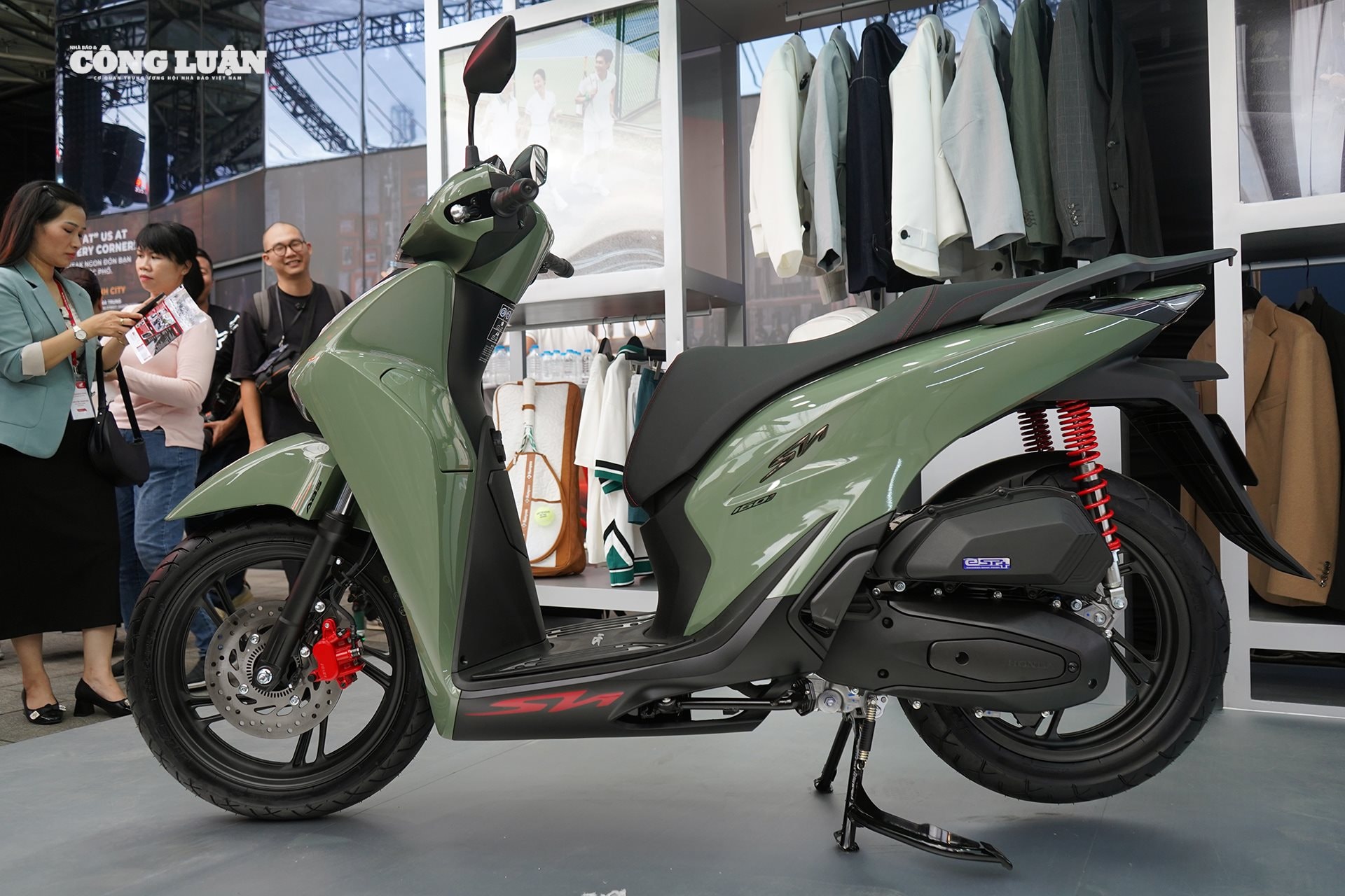 Honda SH160i 2026 chính thức bán ra thị trường tại hệ thống HEAD từ ngày 15/11.