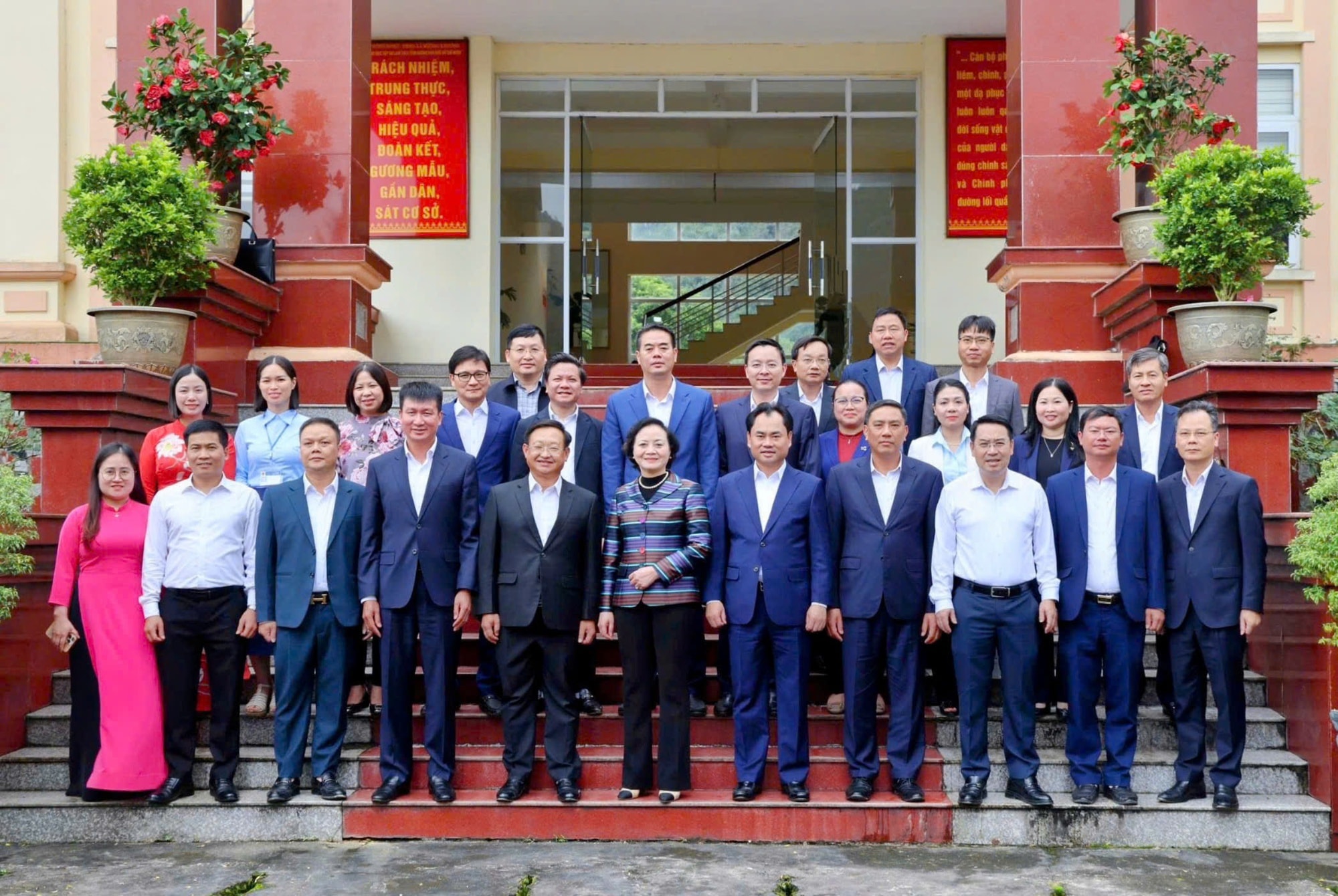 Phó Thủ tướng Phạm Thị Thanh Trà kiểm tra hoạt động chính quyền địa phương 2 cấp tại xã Mường Khương, Lào Cai- Ảnh 4. Phó Thủ tướng Phạm Thị Thanh Trà kiểm tra hoạt động chính quyền địa phương 2 cấp tại xã Mường Khương, Lào Cai- Ảnh 4.