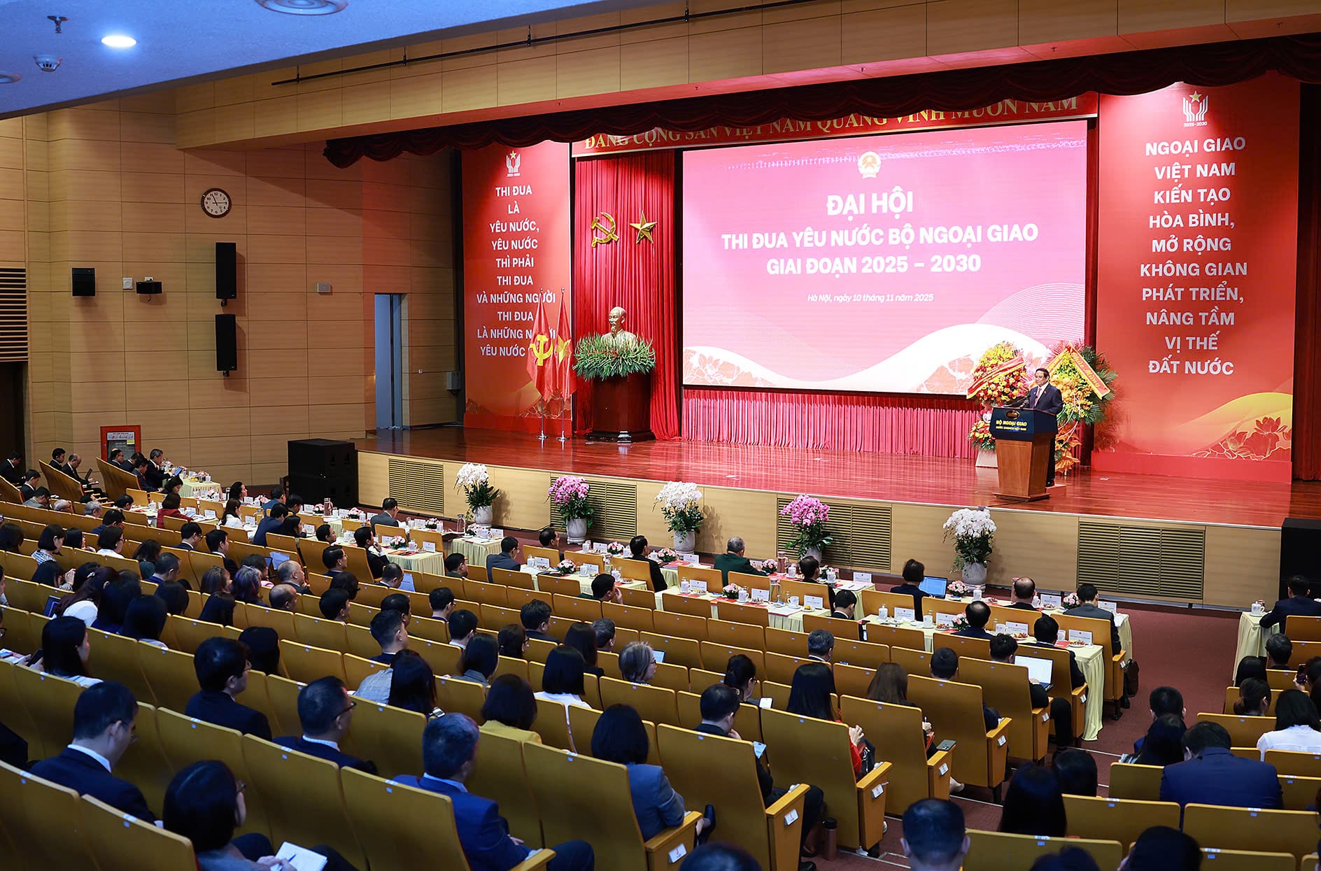 Thủ tướng: Xây dựng nền ngoại giao toàn diện, hiện đại, chuyên nghiệp, mang đậm bản sắc Việt Nam- Ảnh 7. Thủ tướng: Xây dựng nền ngoại giao toàn diện, hiện đại, chuyên nghiệp, mang đậm bản sắc Việt Nam- Ảnh 7.