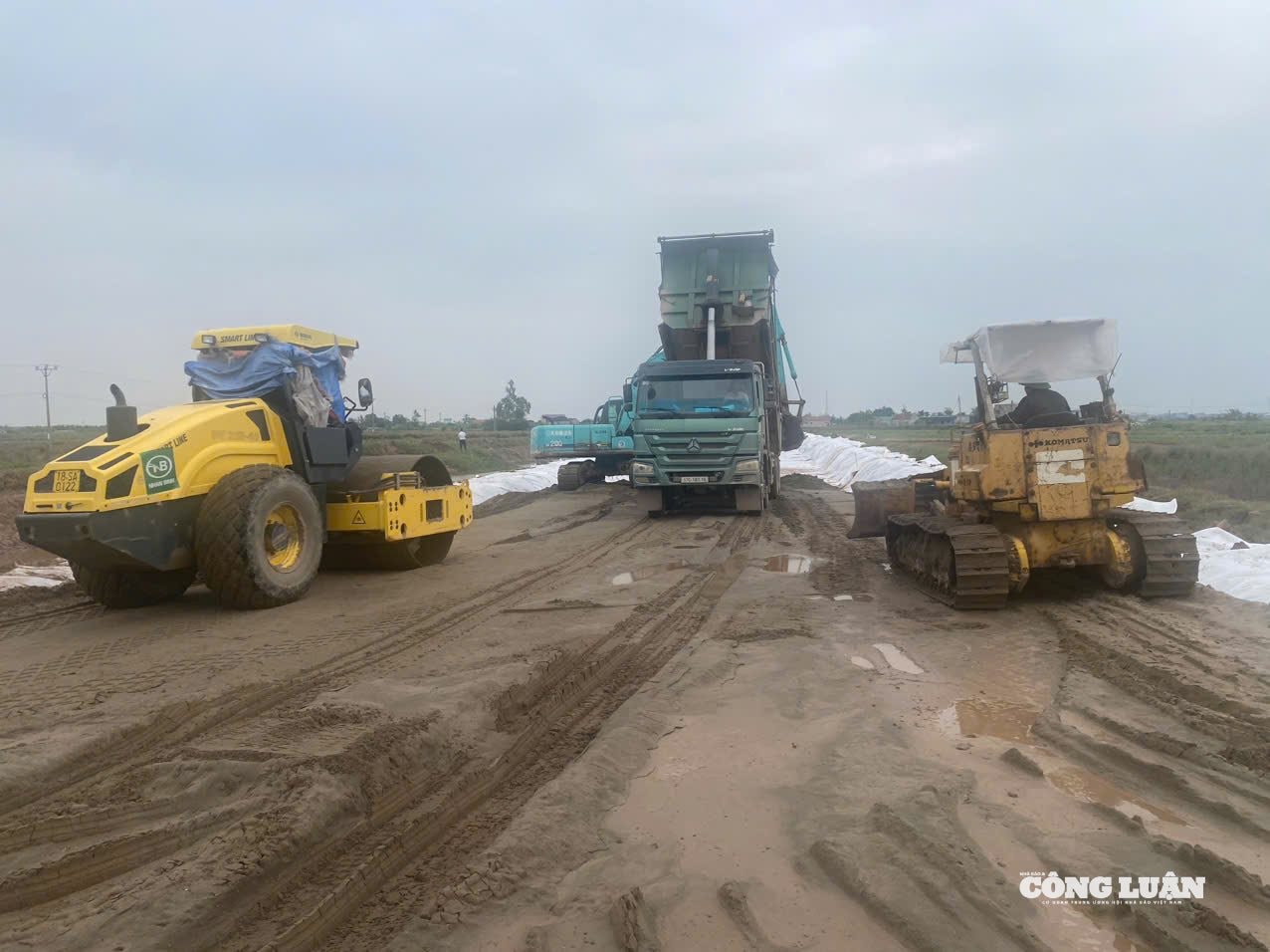 Foto 2 - Canteiro de obras