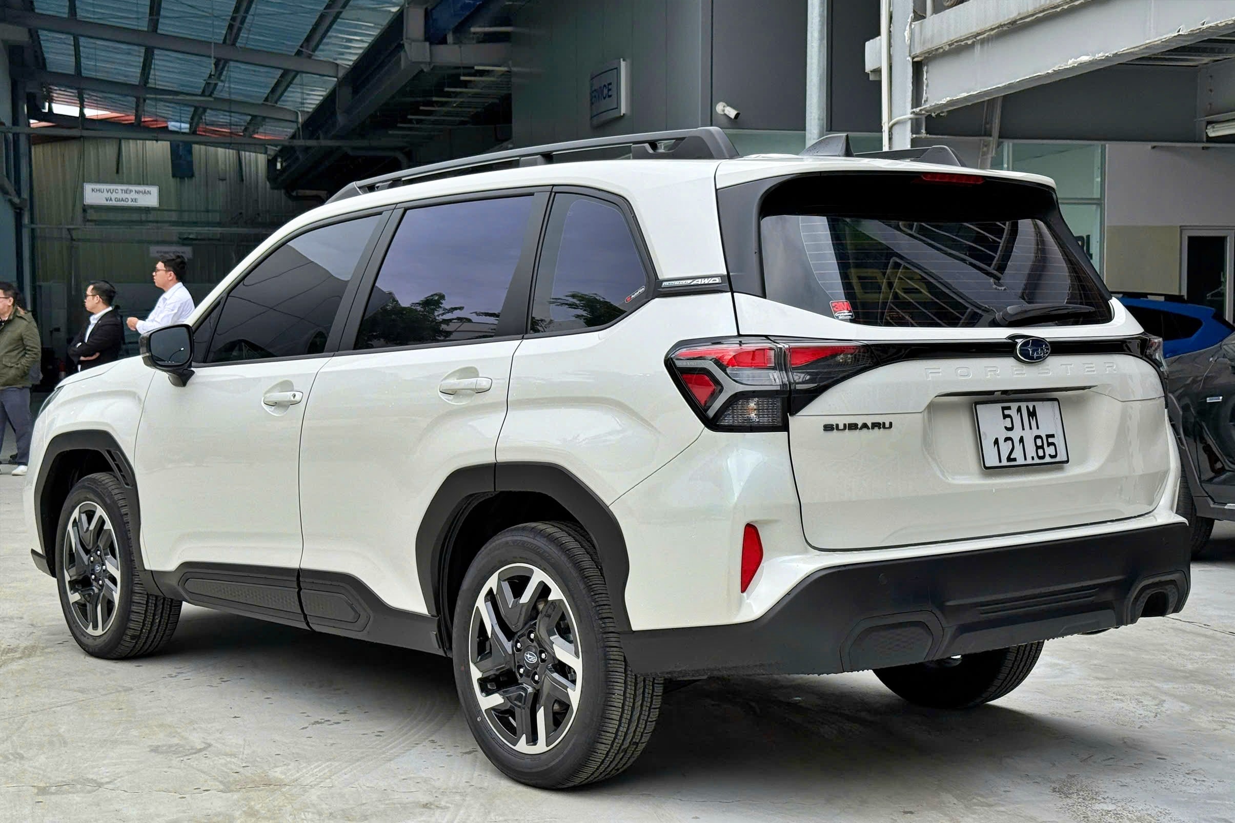 Phần đuôi xe cũng ấn tượng không kém với thiết kế hiện đại và tinh tế, nổi bật hơn với dòng chữ “FORESTER” dập chìm, tạo điểm nhấn độc đáo và sang trọng.