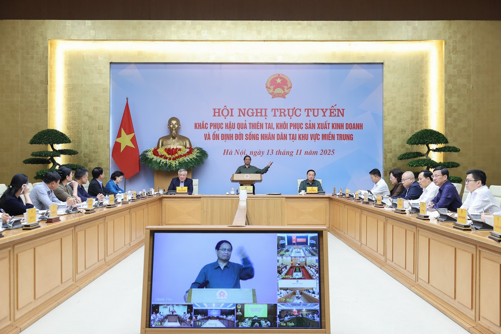 Thủ tướng: Khẩn trương xây dựng lại 1.900 nhà sập đổ, 67.000 nhà tốc mái cho đồng bào miền Trung- Ảnh 5.